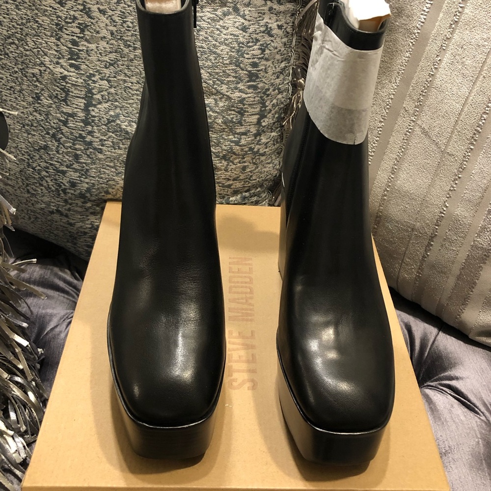 STEVE MADDEN LEATHER PLATFORM BOOTS
